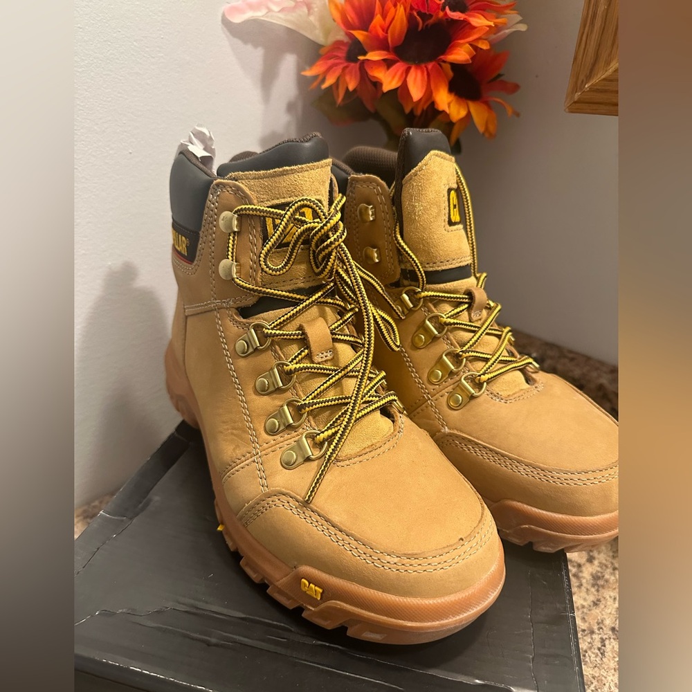 Caterpillar Tan Work Boots men’s size 8 NWT